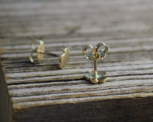 14k Yellow Gold Flower Stud Earrings, Simple Minimalist Stud Earrings, Star Flower Studs, Stacking Earrings, Star Studs, Ready to Ship