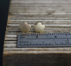 14k Yellow Gold Flower Stud Earrings, Simple Minimalist Stud Earrings, Star Flower Studs, Stacking Earrings, Star Studs, Ready to Ship