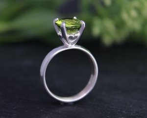 Silver Peridot claw Ring, Romantic Heart Shape Prong Ring, Romance Ring, August Birthstone Ring, 9mm Peridot Solitaire, Ready to Ship sz 6