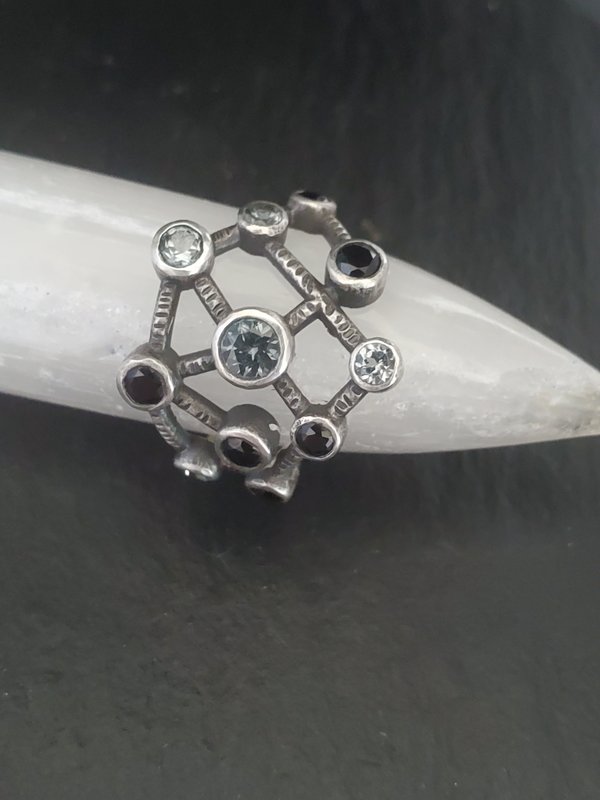 Eleven Stone cluster Black and Gray Spinel Ring Sterling Silver Spinel Ring, Bez