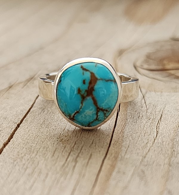 Turquoise cabochon ring. size 8. ready to shi.p statement ring. minimalist ring.